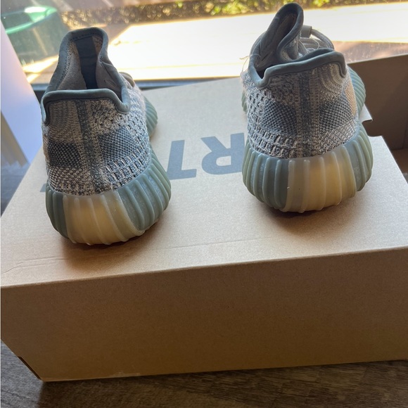 COPY - Yeezy Boost 350 v2 Israfil - Picture 2 of 5